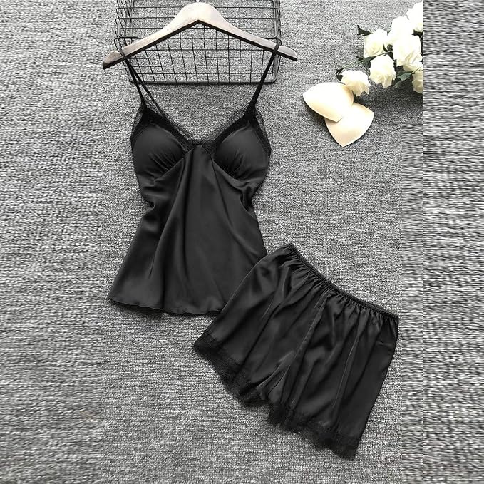 #04 Black