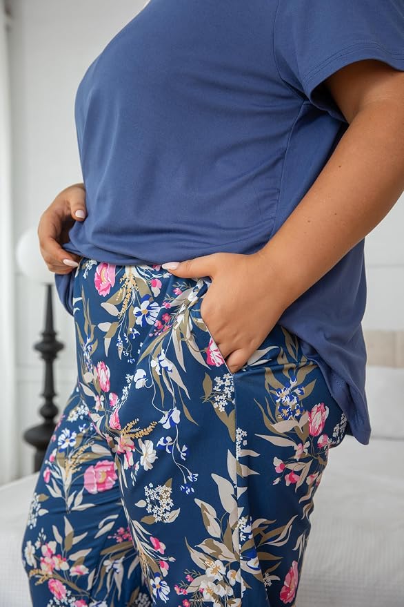 White Flowers/Navy