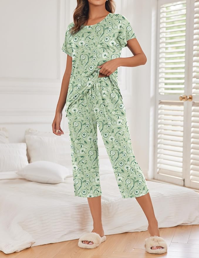 Green Flowers，beige Flowers